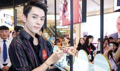 李佳琦娱乐圈爆料,揭秘明星幕后故事 第2张 李佳琦娱乐圈爆料,揭秘明星幕后故事 第2张